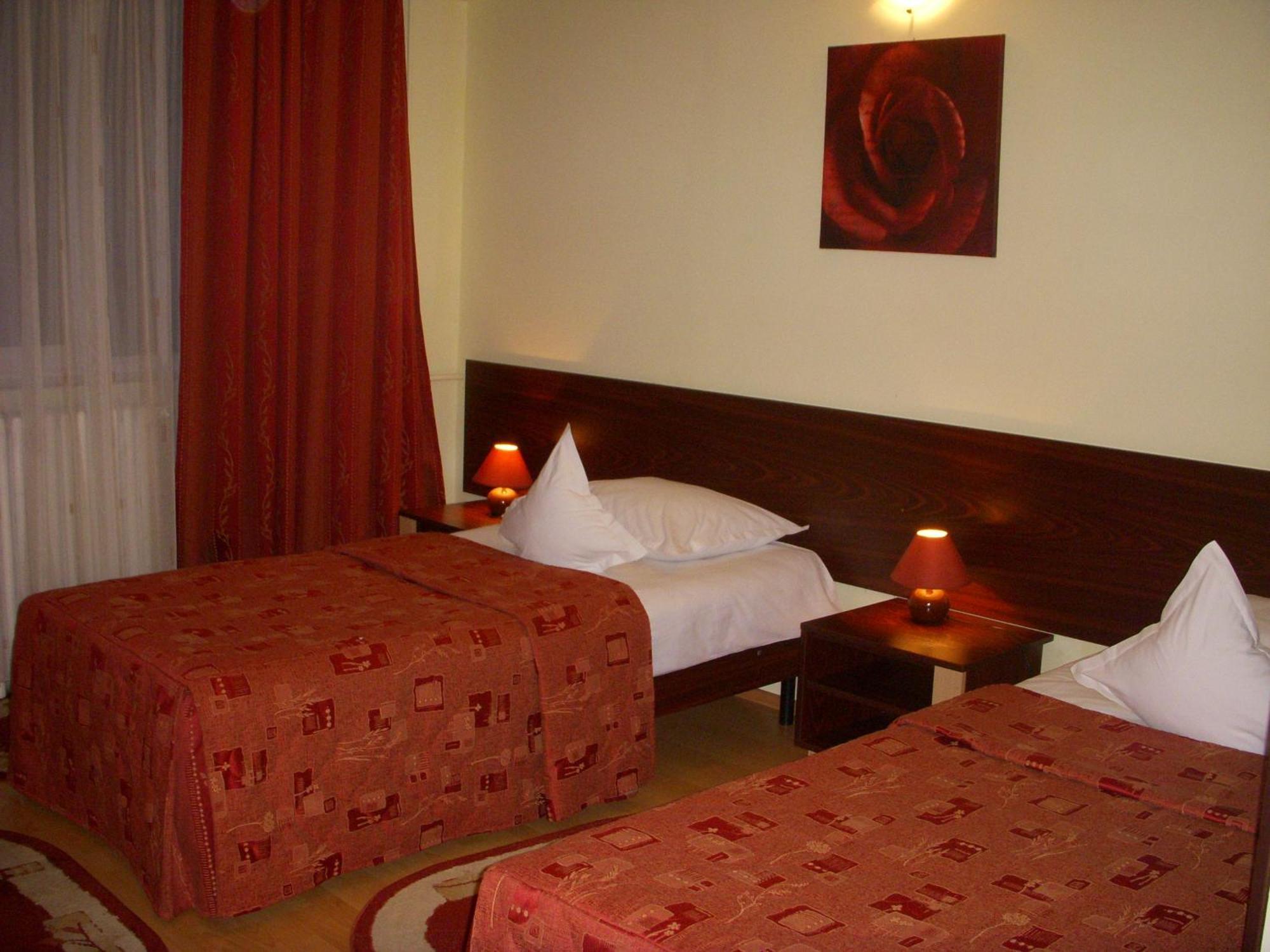 Hotel Decebal Брашов Экстерьер фото