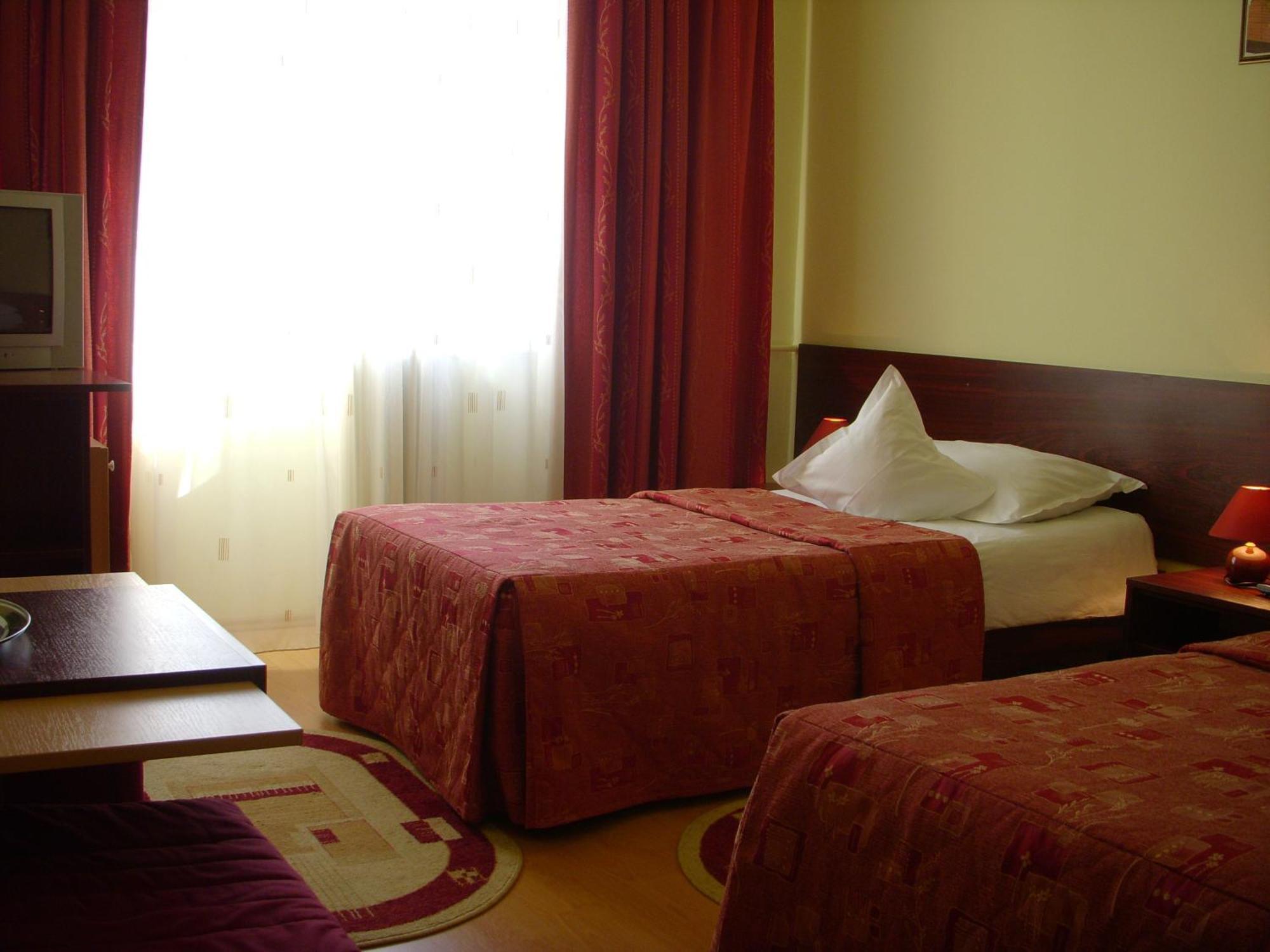 Hotel Decebal Брашов Экстерьер фото