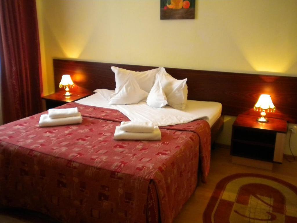 Hotel Decebal Брашов Экстерьер фото