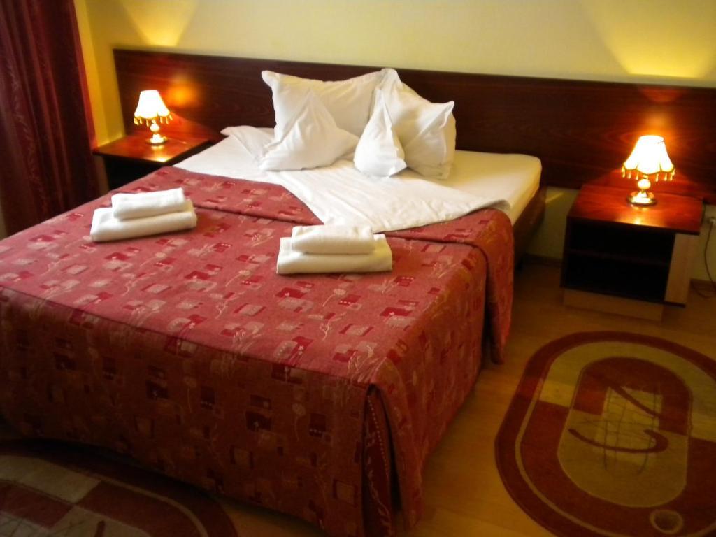 Hotel Decebal Брашов Экстерьер фото